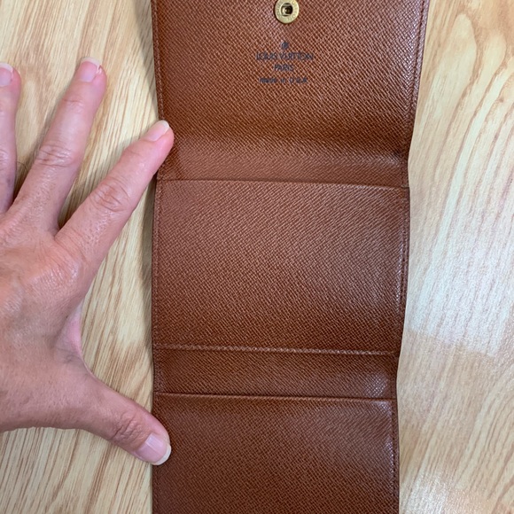 LOUIS VUITTON Trifold Card Holder - Picture 3 of 8